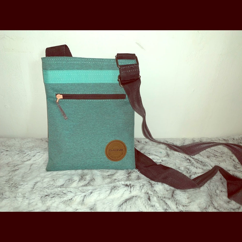 Dakine small crossbody